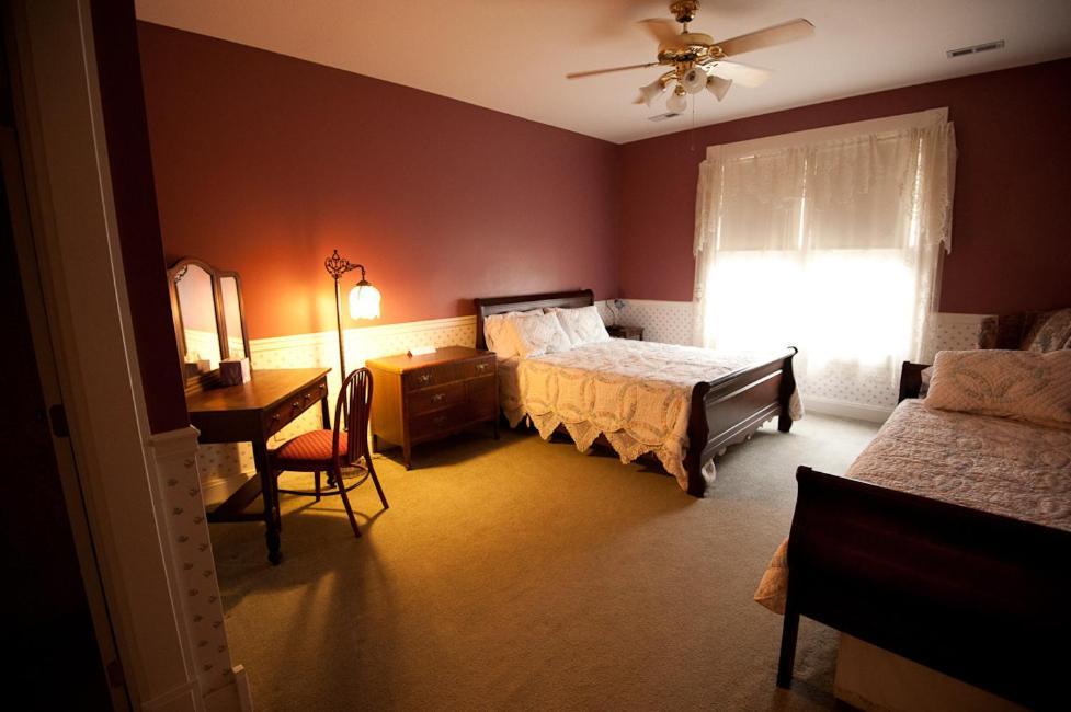 Victorian Veranda Country Inn Lawrence Δωμάτιο φωτογραφία
