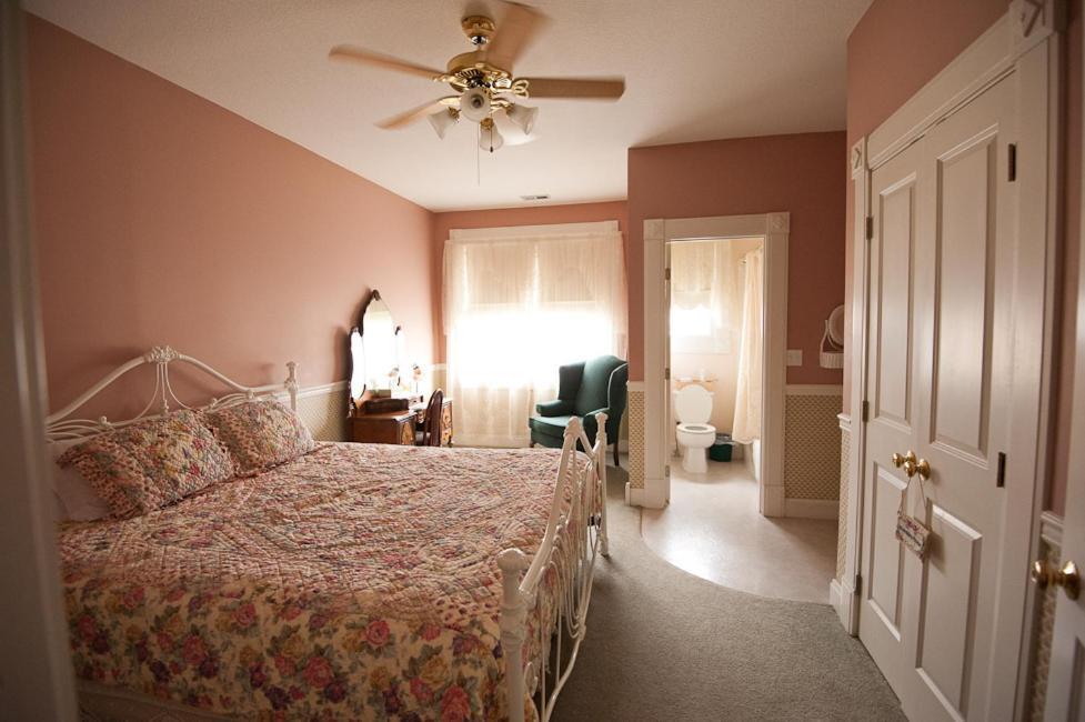 Victorian Veranda Country Inn Lawrence Δωμάτιο φωτογραφία