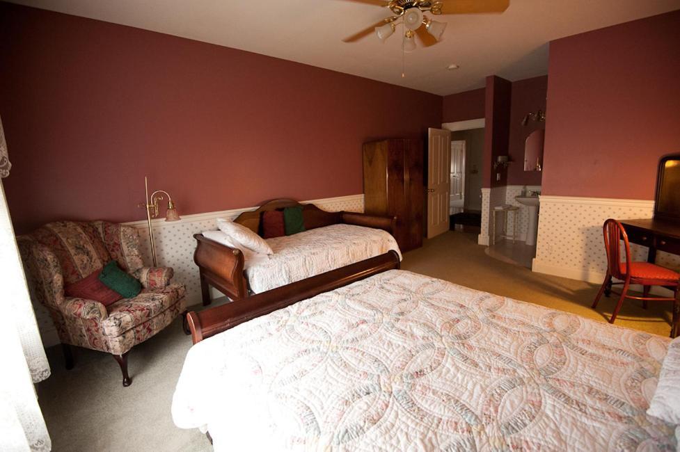 Victorian Veranda Country Inn Lawrence Δωμάτιο φωτογραφία