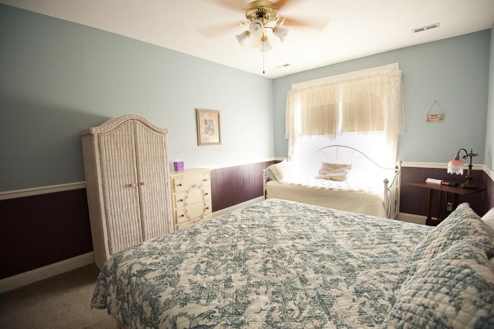 Victorian Veranda Country Inn Lawrence Δωμάτιο φωτογραφία