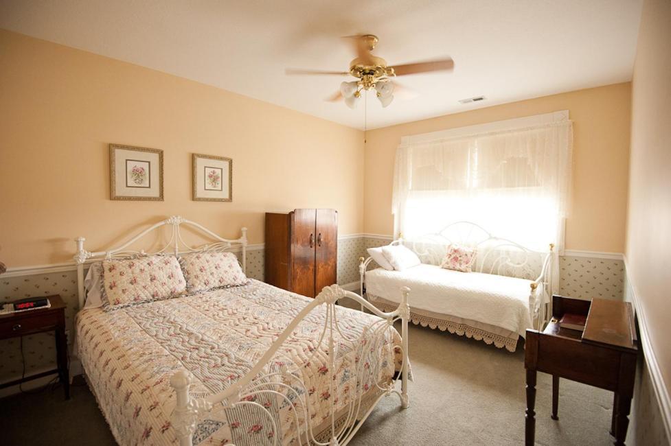 Victorian Veranda Country Inn Lawrence Δωμάτιο φωτογραφία